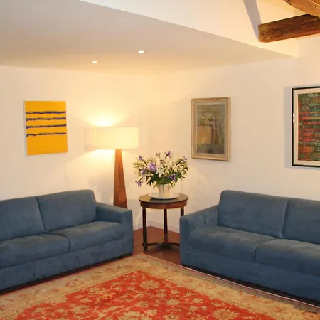 Apartman Sarai *