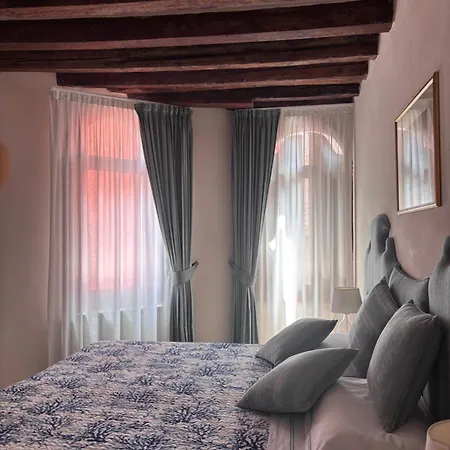 Sarai Venedig